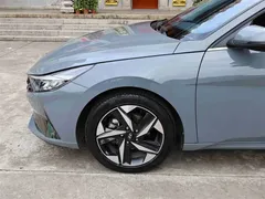 2021 Hyundai Elantra 1.5L CVT LUX Premium, синий — фото 27