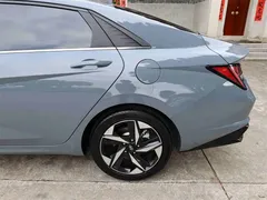 2021 Hyundai Elantra 1.5L CVT LUX Premium, синий — фото 28