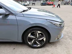 2021 Hyundai Elantra 1.5L CVT LUX Premium, синий — фото 30