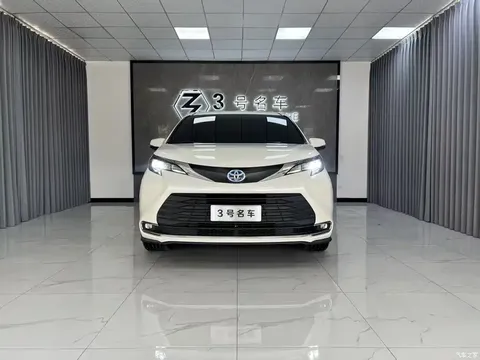 2022 Toyota SIENNA 2.5L AT