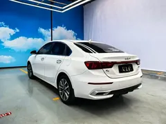2021 Kia Cerato 1.5L CVT Fashion, белый — фото 6