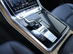 2022 Audi Q7 55 TFSI quattro S line Ice and Snow Sport — фото 12