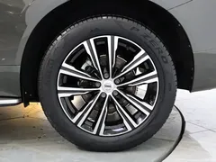 2022 Volvo XC60 B5 4WD Zhiyuan Luxury — фото 8