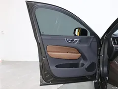 2022 Volvo XC60 B5 4WD Zhiyuan Luxury — фото 13