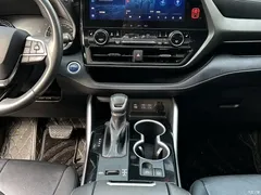 2022 Toyota Highlander Hybrid 2.5L 2WD Premium 7-seater — фото 10