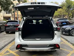 2022 Toyota Highlander Hybrid 2.5L 2WD Premium 7-seater — фото 16