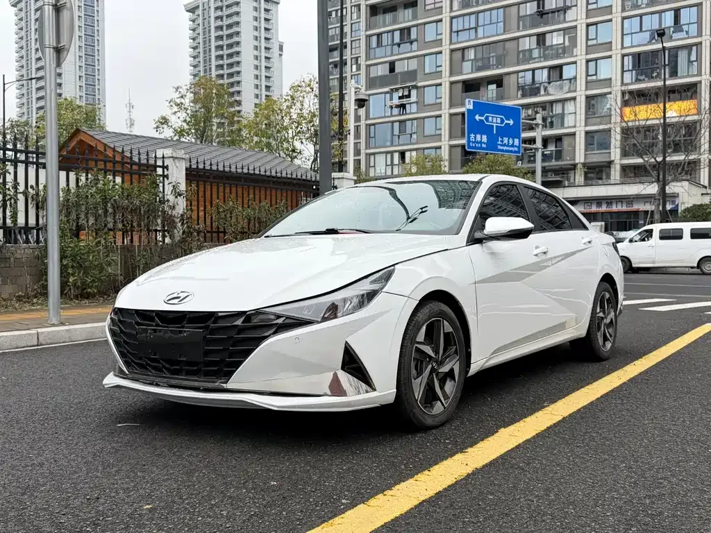 2022 Hyundai Elantra 1.5L CVT LUX Premium