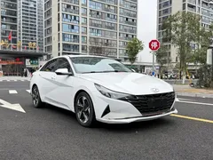 2022 Hyundai Elantra 1.5L CVT LUX Premium, белый — фото 3