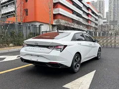 2022 Hyundai Elantra 1.5L CVT LUX Premium, белый — фото 6