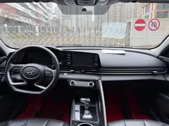 2022 Hyundai Elantra 1.5L CVT LUX Premium, белый — фото 9