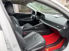 2022 Hyundai Elantra 1.5L CVT LUX Premium, белый — фото 10