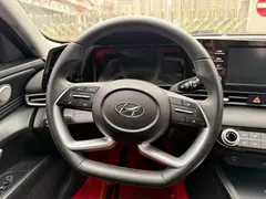 2022 Hyundai Elantra 1.5L CVT LUX Premium, белый — фото 11