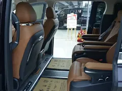 2023 Hongqi HQ9 2.0T — фото 5