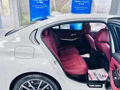 2022 BMW 3 Series 320Li M Sport Package, белый — фото 24