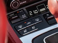2022 Porsche 718 Boxster 2.0T — фото 16