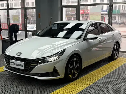 2022 Hyundai Elantra 1.5L CVT LUX Premium