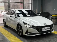 2022 Hyundai Elantra 1.5L CVT LUX Premium, белый — фото 3