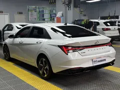 2022 Hyundai Elantra 1.5L CVT LUX Premium, белый — фото 4