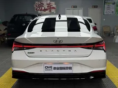 2022 Hyundai Elantra 1.5L CVT LUX Premium, белый — фото 5