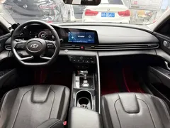 2022 Hyundai Elantra 1.5L CVT LUX Premium, белый — фото 10