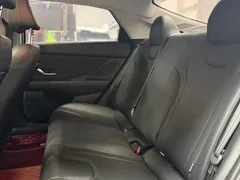 2022 Hyundai Elantra 1.5L CVT LUX Premium, белый — фото 15