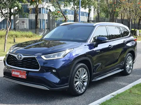 2022 Toyota Highlander Hybrid 2.5L 4WD Premium 7