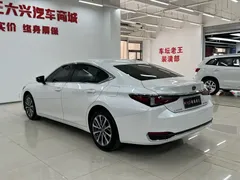 2021 Lexus ES 200, белый — фото 5