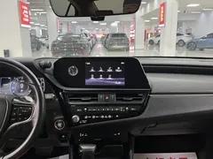 2021 Lexus ES 200, белый — фото 10