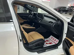 2021 Lexus ES 200, белый — фото 11
