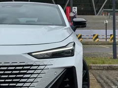2023 Changan UNI-V 1.5T Premium Type, белый — фото 34