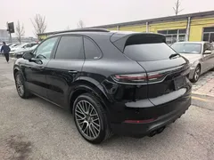 2023 Porsche Cayenne 3.0T Platinum Edition, чёрный — фото 4