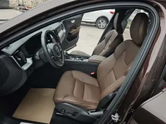 2021 Volvo XC60 4WD Luxury — фото 4