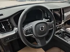 2021 Volvo XC60 4WD Luxury — фото 11