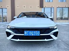 2023 Hyundai Elantra 1.5L CVT LUX Premium, белый — фото 2