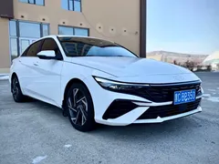 2023 Hyundai Elantra 1.5L CVT LUX Premium, белый — фото 3