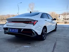 2023 Hyundai Elantra 1.5L CVT LUX Premium, белый — фото 6