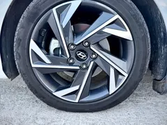 2023 Hyundai Elantra 1.5L CVT LUX Premium, белый — фото 9