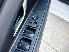 2023 Hyundai Elantra 1.5L CVT LUX Premium, белый — фото 18