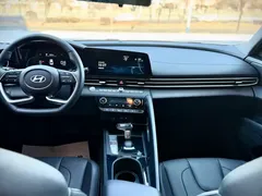 2023 Hyundai Elantra 1.5L CVT LUX Premium, белый — фото 19