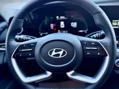2023 Hyundai Elantra 1.5L CVT LUX Premium, белый — фото 20