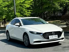 2023 Mazda Axela 2.0L AT dazzling quality, белый — фото 3