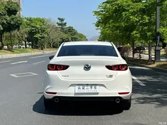 2023 Mazda Axela 2.0L AT dazzling quality, белый — фото 8