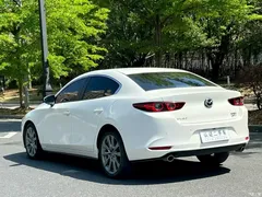 2023 Mazda Axela 2.0L AT dazzling quality, белый — фото 9