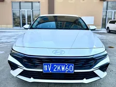 2023 Hyundai Elantra 1.5L CVT LUX Premium, белый — фото 2