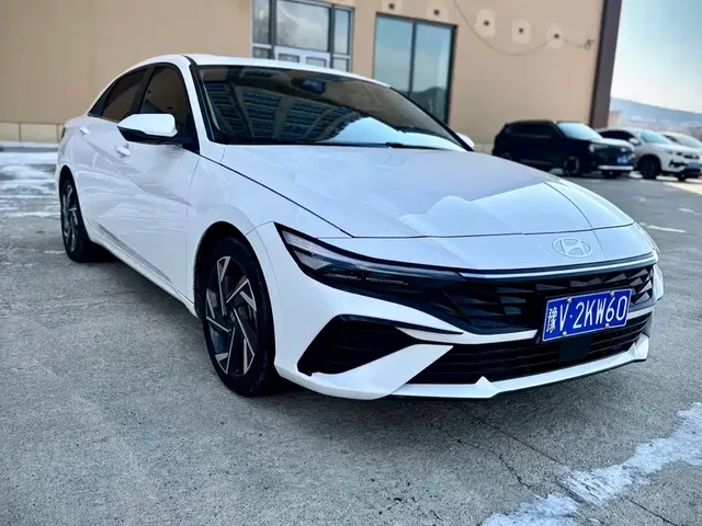 2023 Hyundai Elantra 1.5L CVT LUX Premium