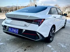 2023 Hyundai Elantra 1.5L CVT LUX Premium, белый — фото 6