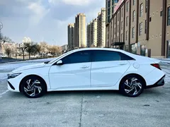 2023 Hyundai Elantra 1.5L CVT LUX Premium, белый — фото 8