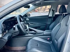 2023 Hyundai Elantra 1.5L CVT LUX Premium, белый — фото 10