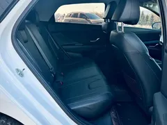 2023 Hyundai Elantra 1.5L CVT LUX Premium, белый — фото 12