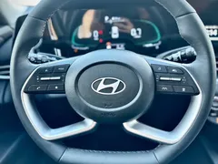 2023 Hyundai Elantra 1.5L CVT LUX Premium, белый — фото 22